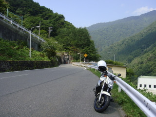 鳴子ダム管理所前の旧国道です。