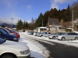 駐車場は除雪されています。