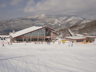 田沢湖スキー場ロッジ全景