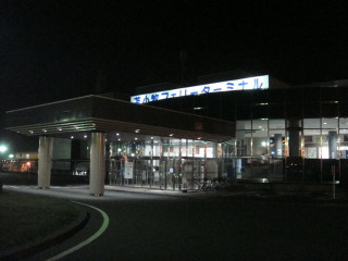 夜の苫小牧フェリーターミナル