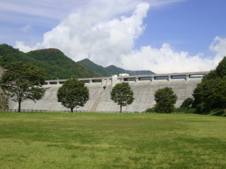 白水川ダム