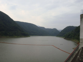 漆沢ダムのダム湖