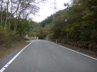 笹谷峠へ至る国道