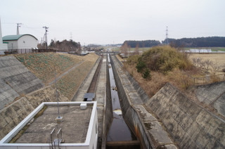 化女沼ダムの放水路