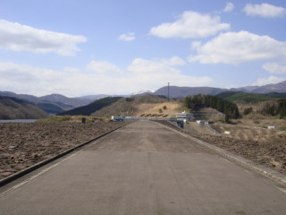 七北田ダムの天端です。