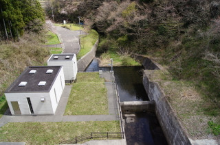 惣の関ダムの下流側