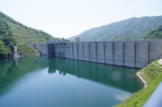 長井ダムは重力式コンクリートダム