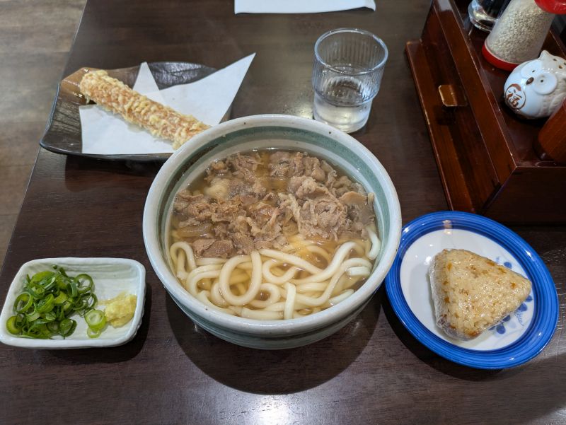 肉うどん 肉うどん、とり天、おにぎり