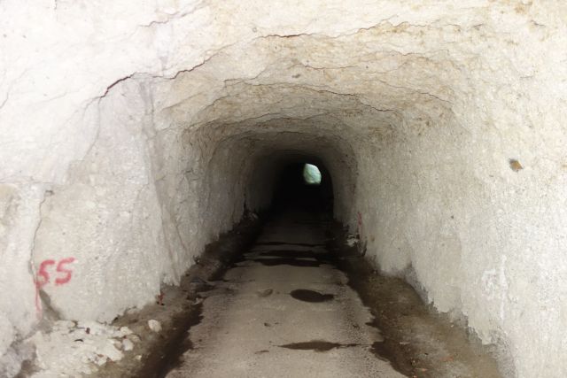 トンネル内部を撮影しました。