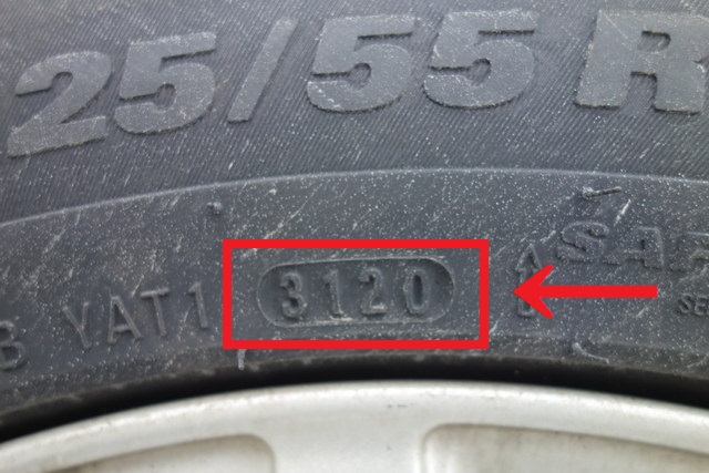 グッドイヤー　305/30R21 タイヤ　22年42週製造